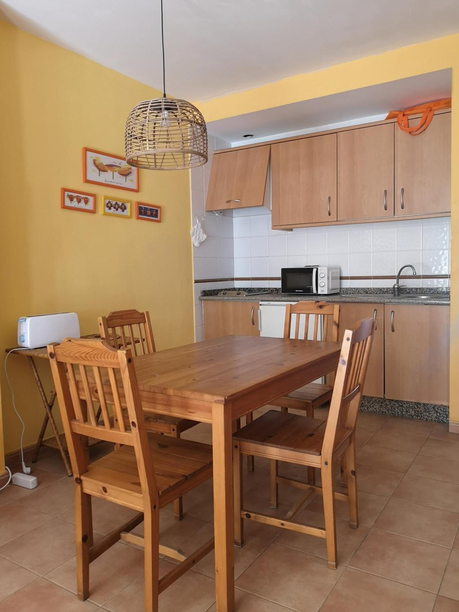 דירות אס פוחולס Casa Amarilla מראה חיצוני תמונה